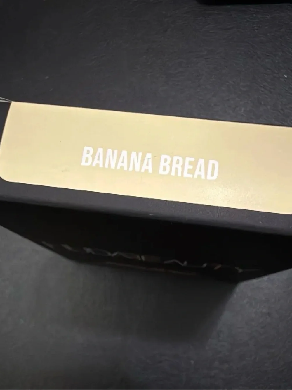 Huda Beauty Easy Bake and Snatch Pressed Brightening Powder - shade banana bread